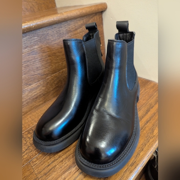 Black Spade Chelsea Boots With Gold Hardware Sz 6.5 /235 Vegan Leather - Picture 8 of 14